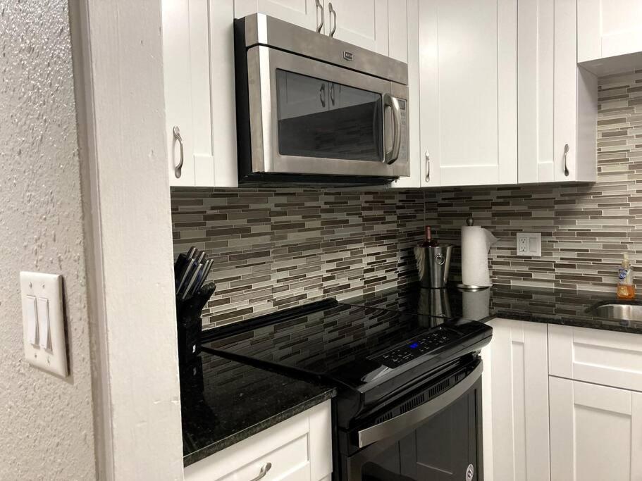 Oceanview On Located In Ocean Manor Lauderdale 2 Bed 2 Bath Spacious Corner Unit Partial Ocean View * Fort Lauderdale