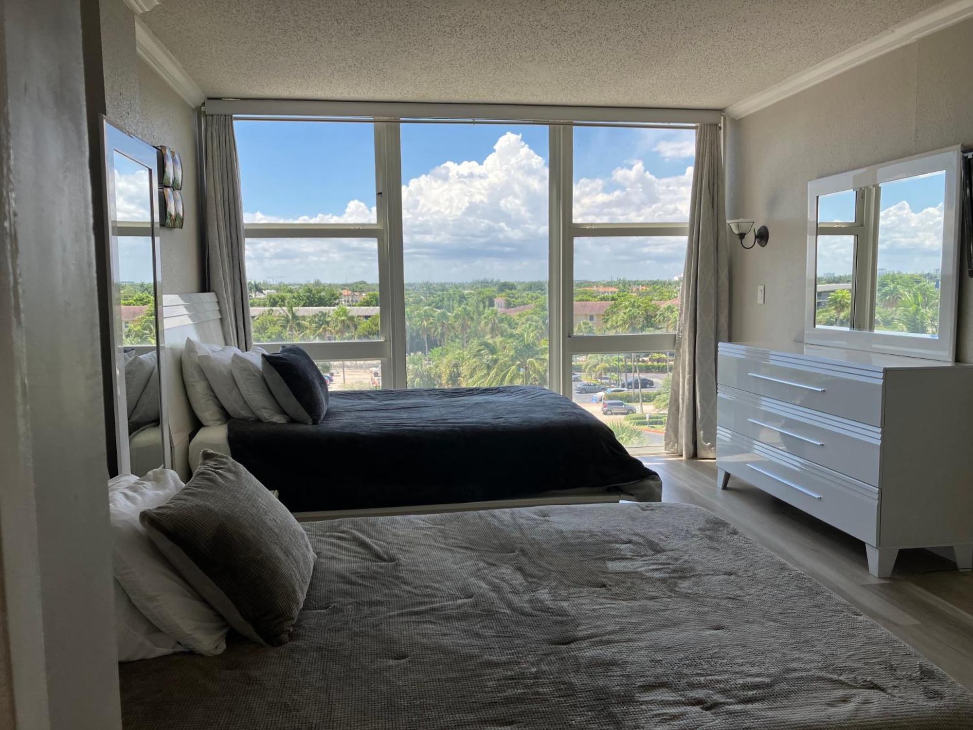 Oceanview On Located In Ocean Manor Lauderdale 2 Bed 2 Bath Spacious Corner Unit Partial Ocean View *