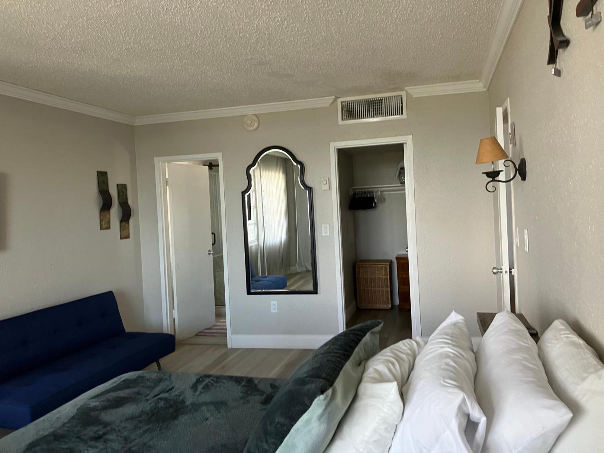 Aparthotel Oceanview On Located In Ocean Manor Lauderdale 2 Bed 2 Bath Spacious Corner Unit Partial Ocean View Fort Lauderdale