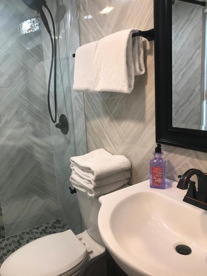 Oceanview On Located In Ocean Manor Lauderdale 2 Bed 2 Bath Spacious Corner Unit Partial Ocean View * Fort Lauderdale