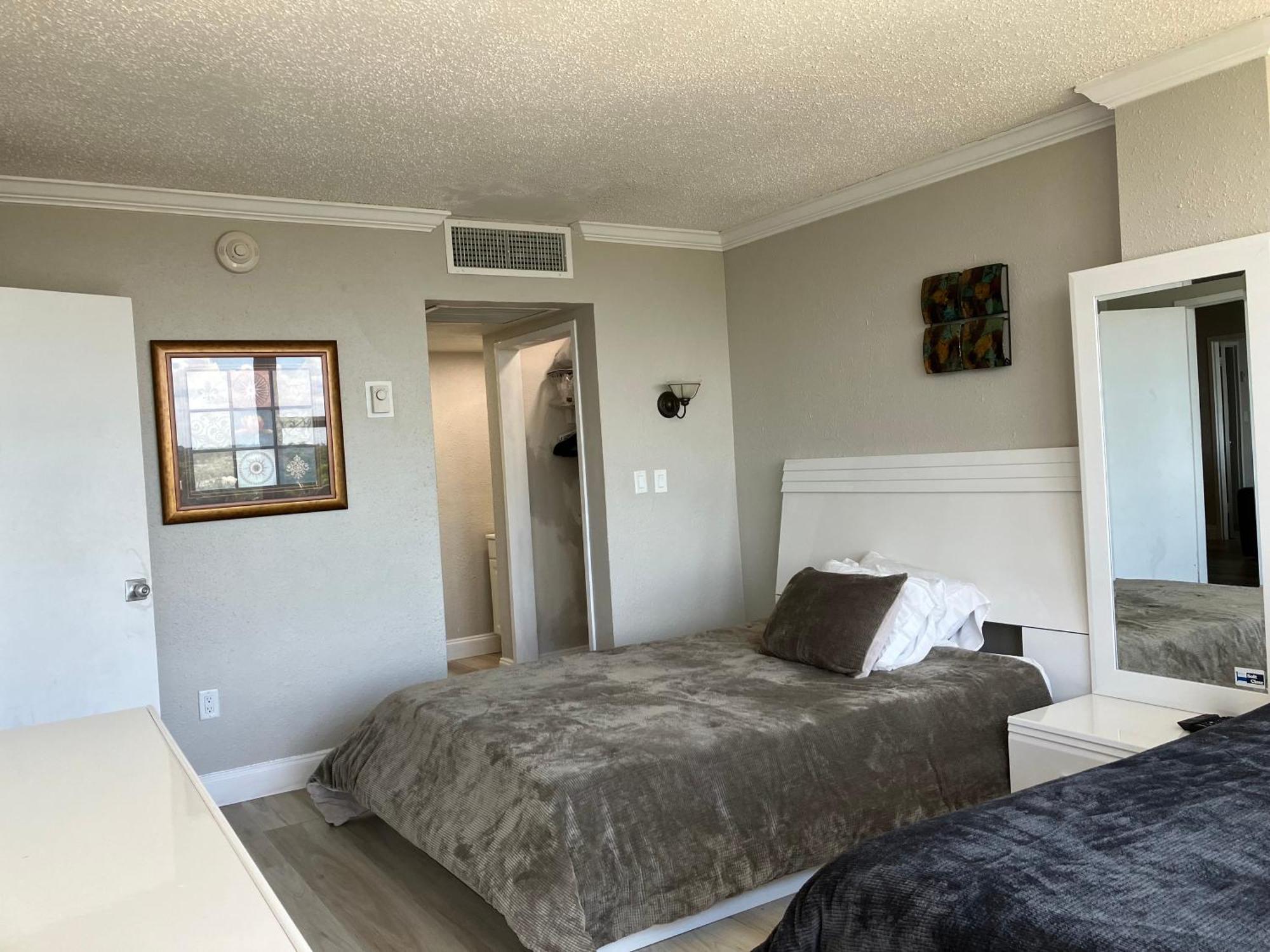 Apart-hotel Oceanview On Located In Ocean Manor Lauderdale 2 Bed 2 Bath Spacious Corner Unit Partial Ocean View